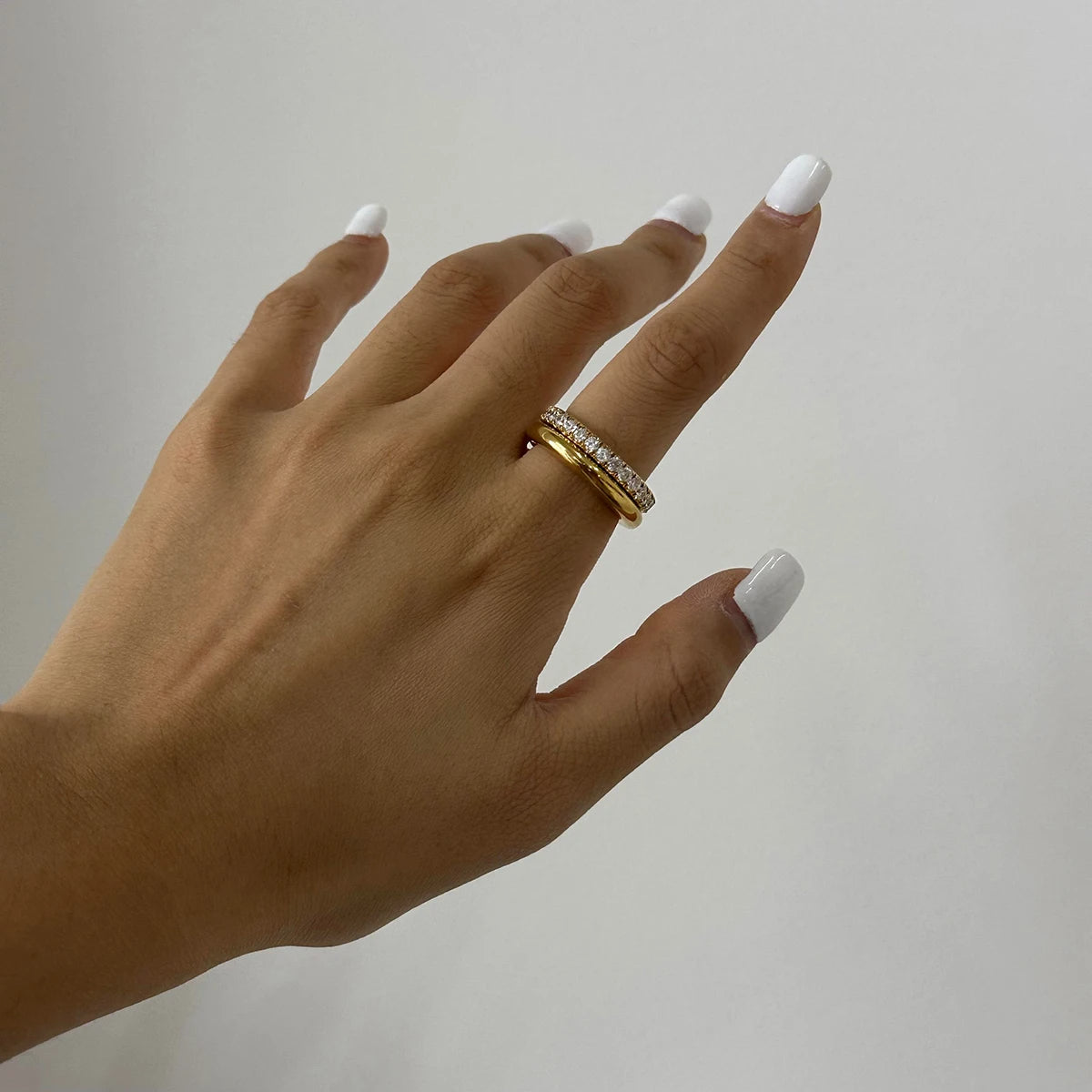 White Inlaid Zirconia Ring