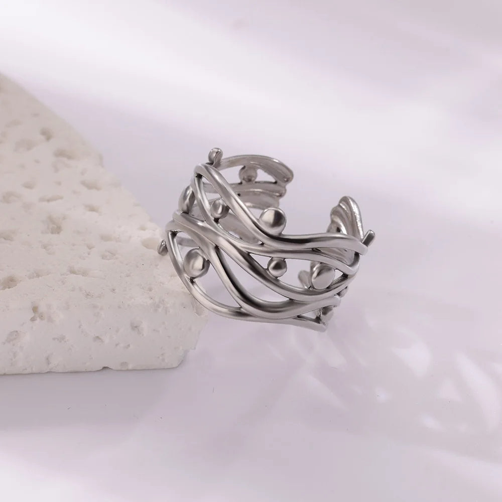Twisted Wave Ring