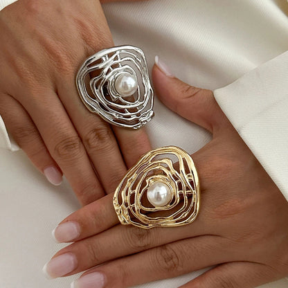 Hollow Inlaid Pearl Ring