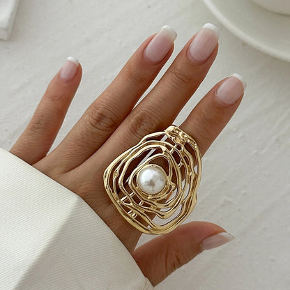 Hollow Inlaid Pearl Ring