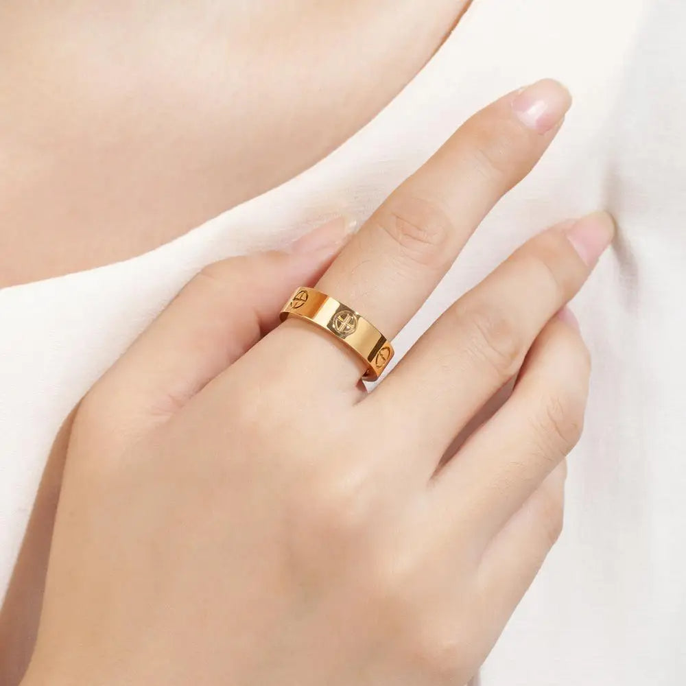 Classic Cross Ring