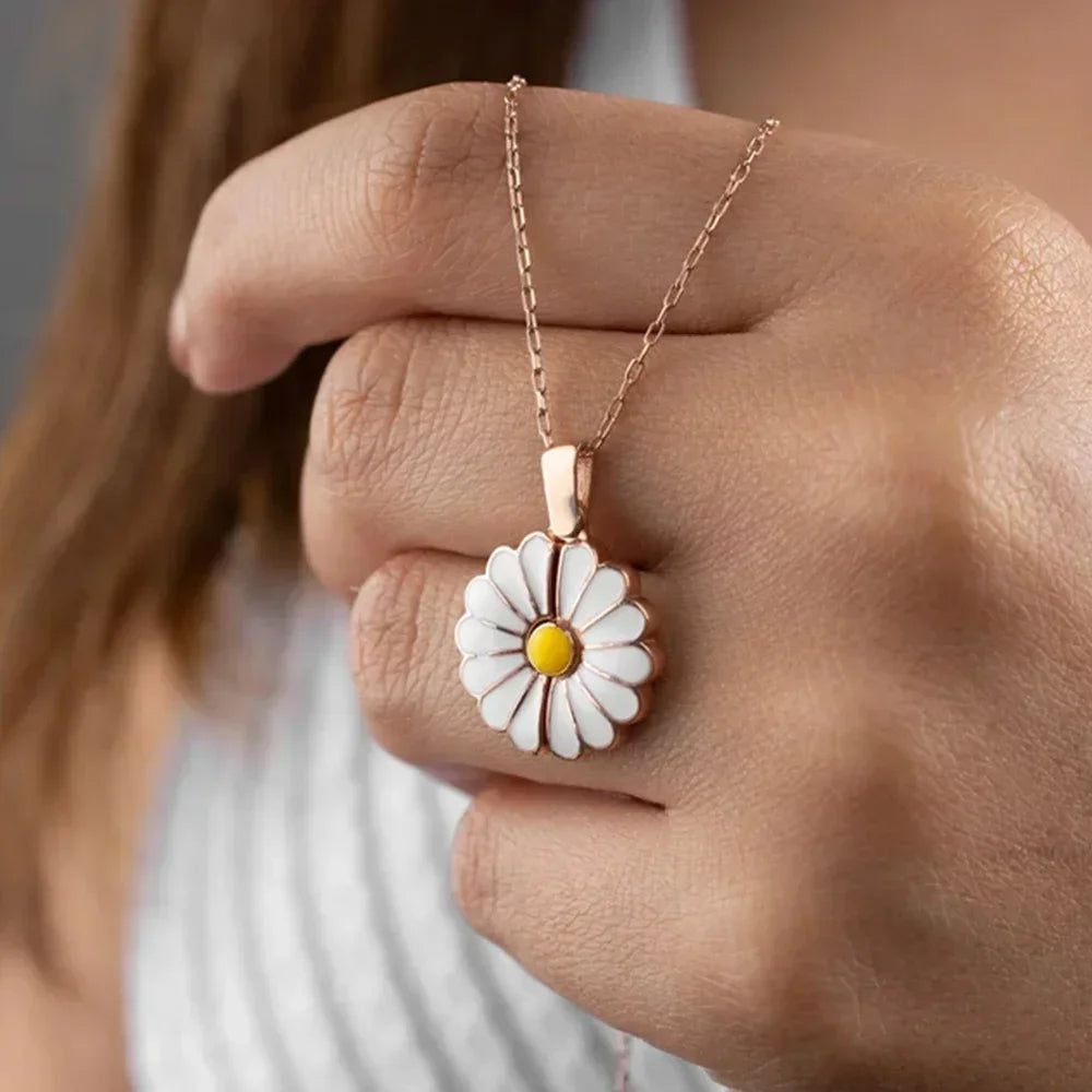 Personalized Daisy Name Necklace