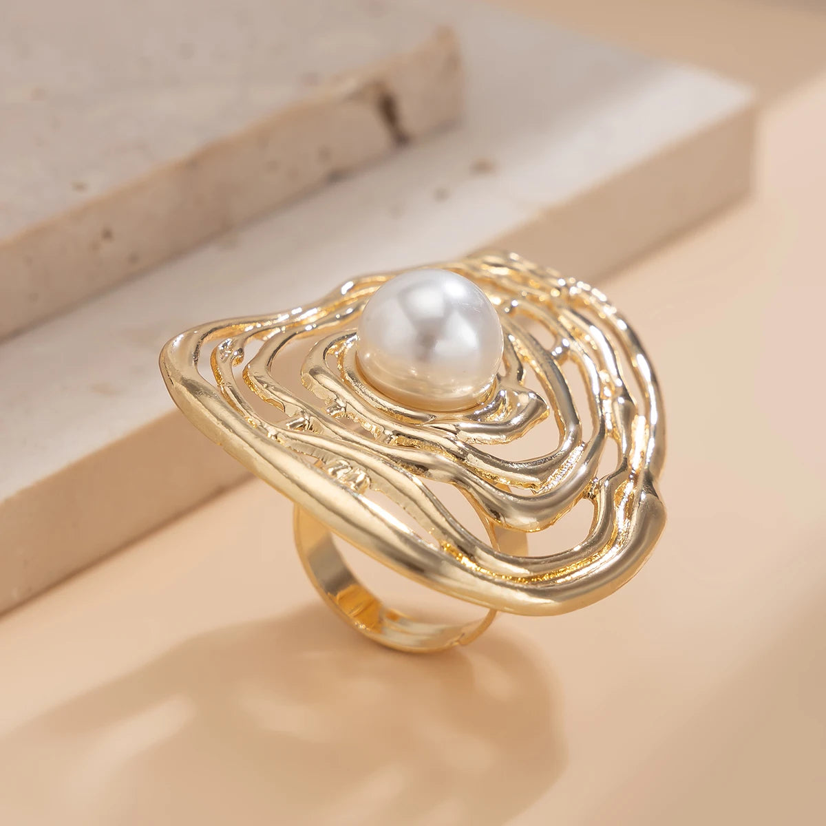 Hollow Inlaid Pearl Ring