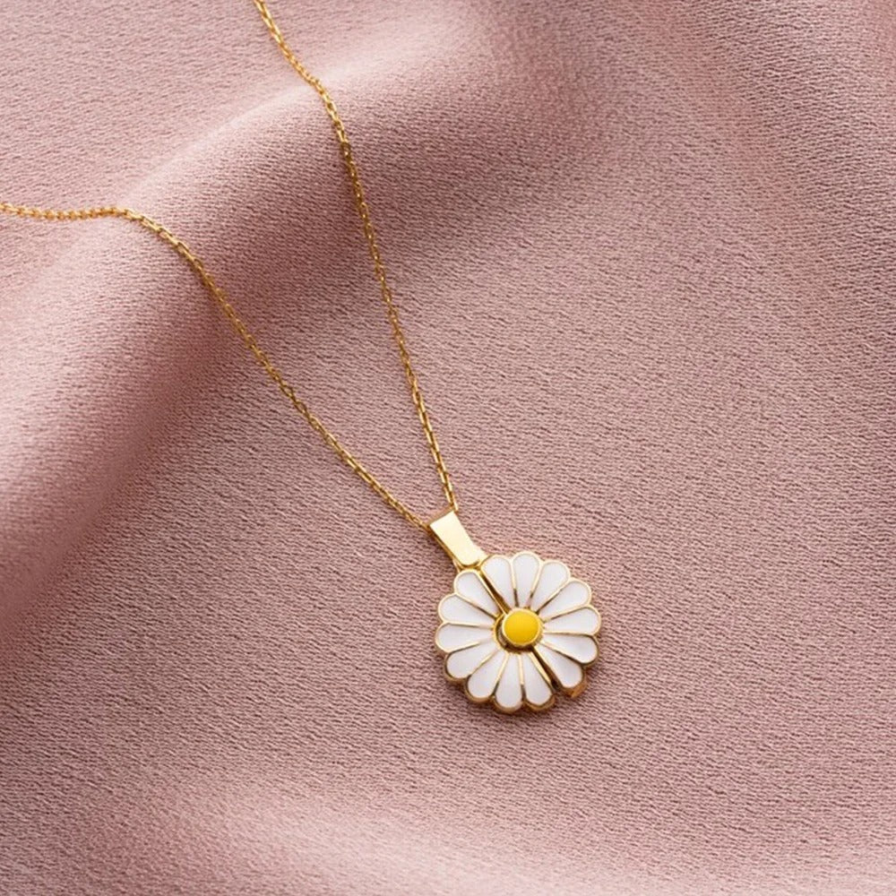 Personalized Daisy Name Necklace