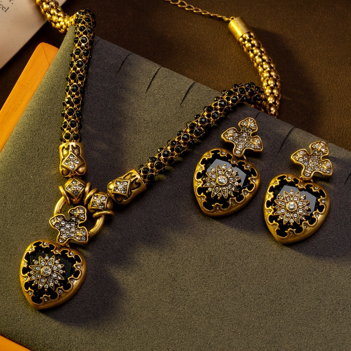 Vintage Black Resin Heart Necklace Set