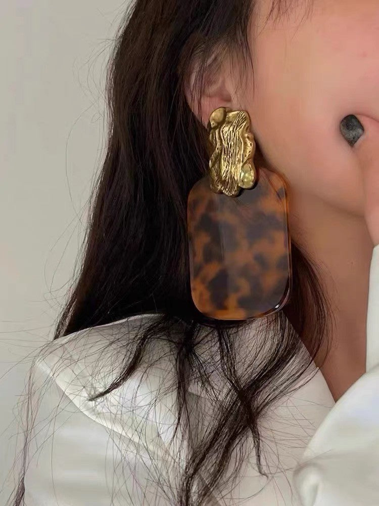 18k Asymmetric Tortoiseshell Square Earrings