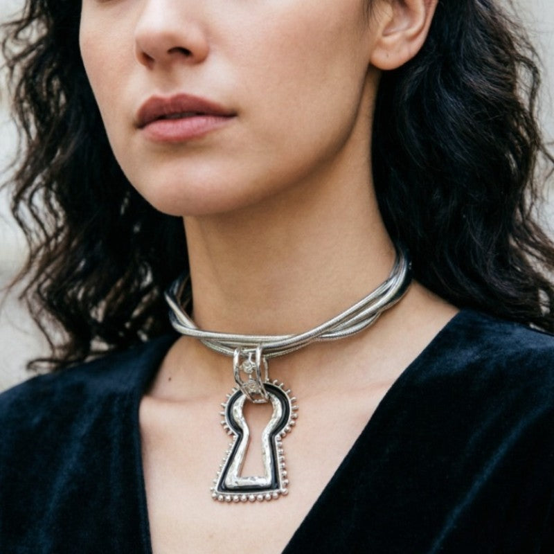 French Style Keyhole Pendant Choker Necklace