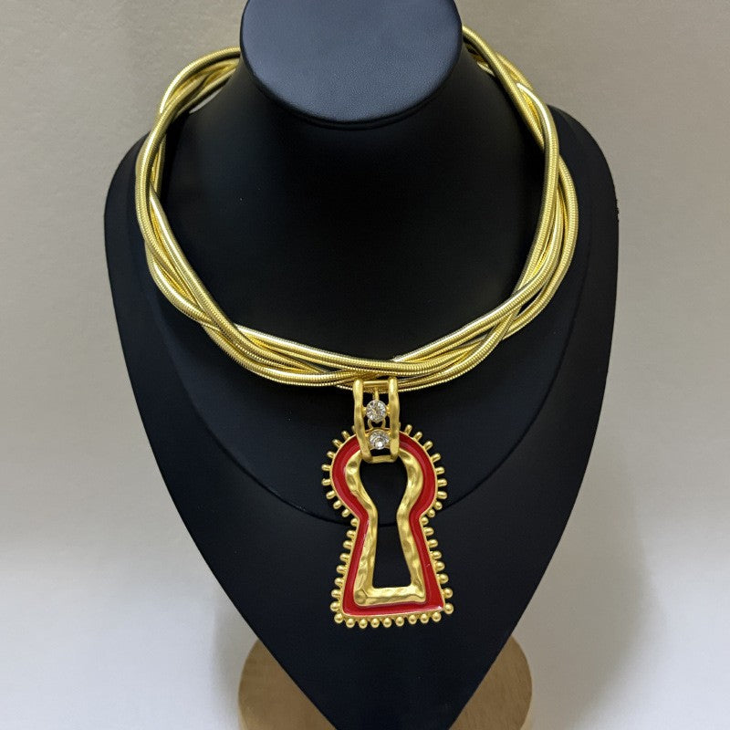 French Style Keyhole Pendant Choker Necklace